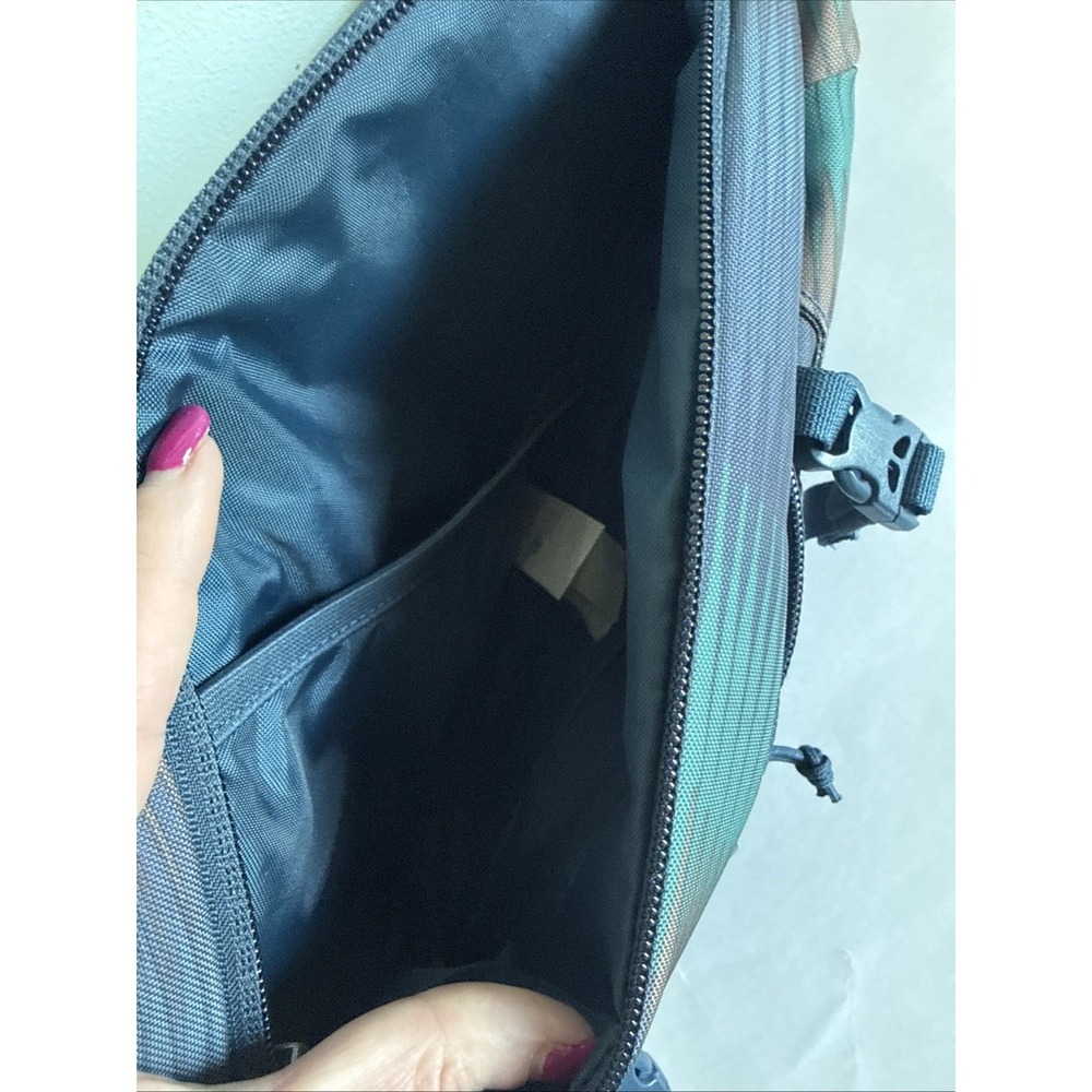 Patagonia Atom 8L Colorful Sling Crossbody Bag - NEW WITHOUT Tags - Picture 5 of 6